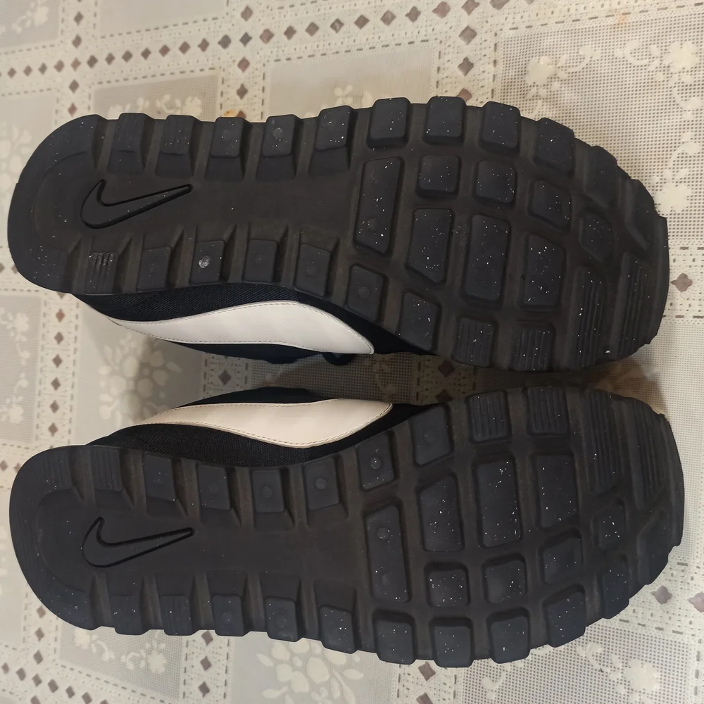 Nike Pre-Love O.X.  Black Suede White Swoosh Size 9 - Picture 9 of 12